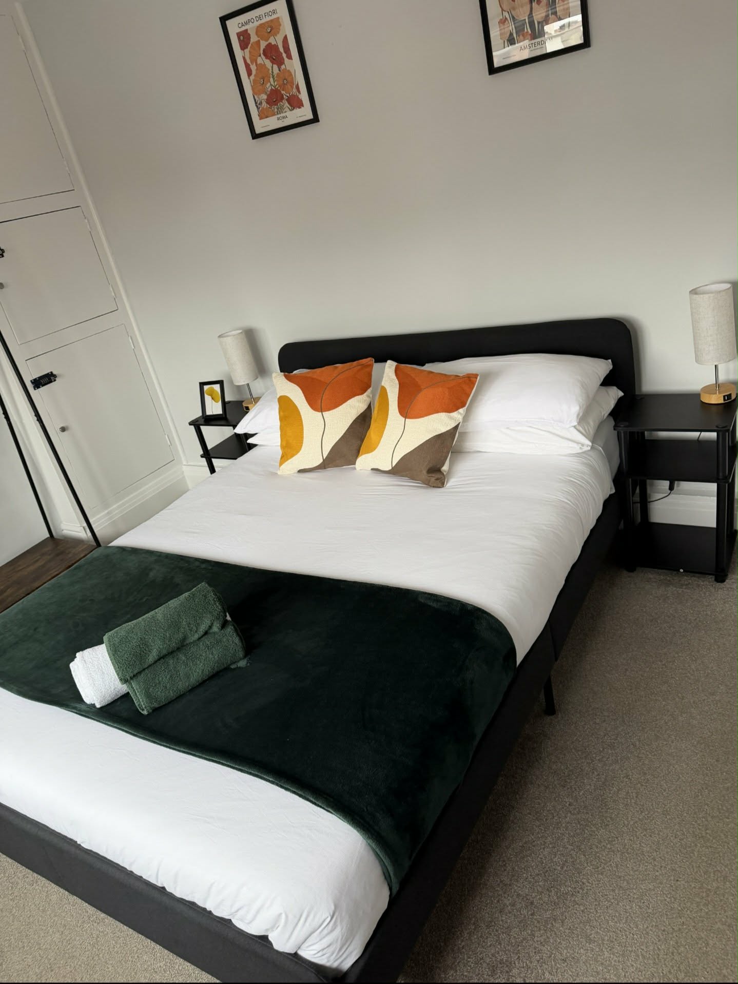 Twin bedroom in the Wheatley sleeps 6 house