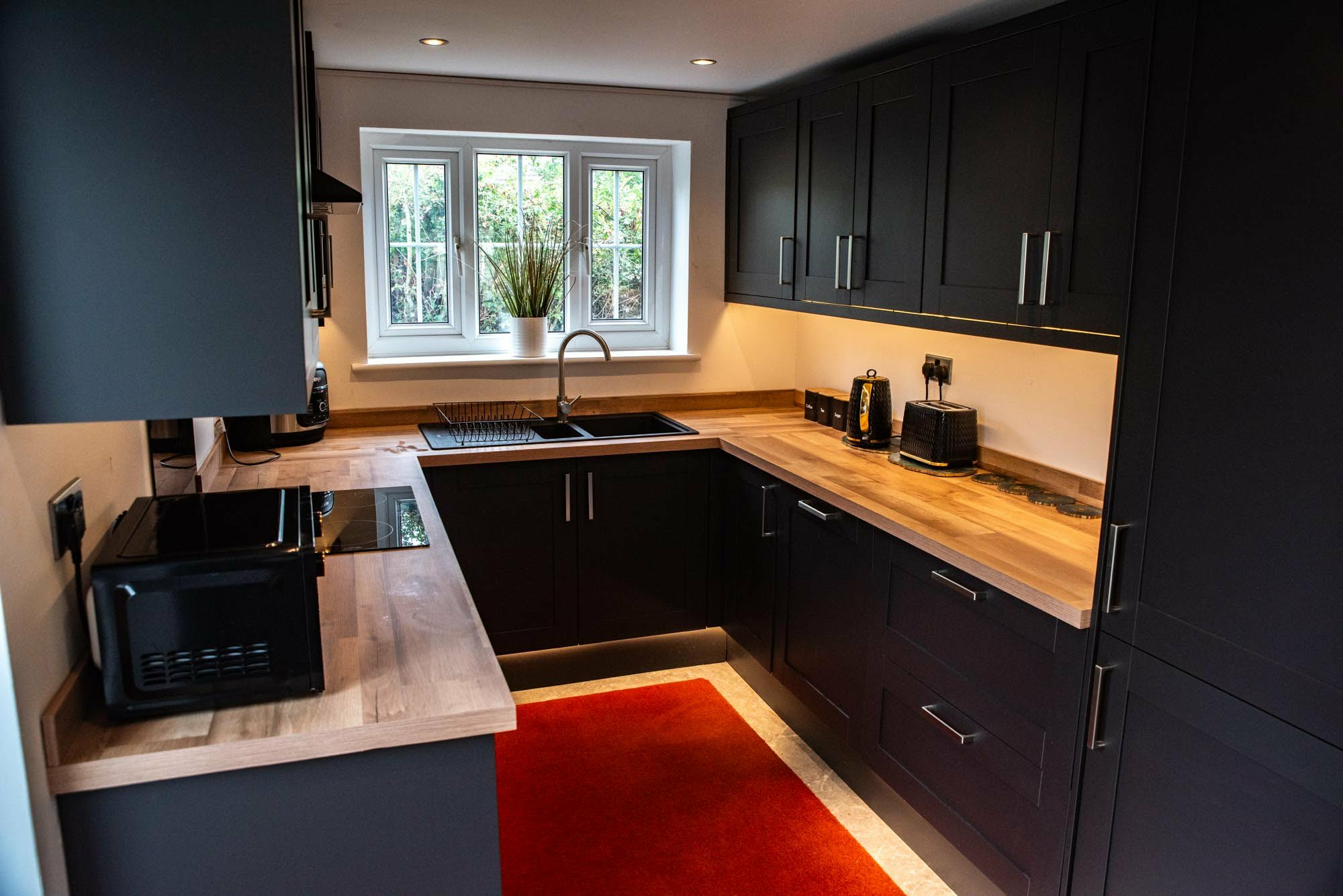 Kitchen in CHJB Short Stays Doncaster serviced accommodation